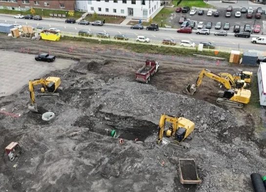 Coordination multi-équipements sur chantier commercial - Excavation Rive-Nord