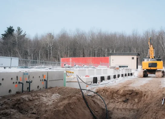 Installation de dalots préfabriqués sur chantier industriel - Excavation Rive-Nord